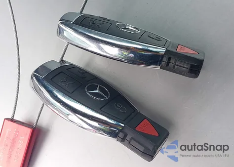 2010 Mercedes-Benz C 300 Luxury 4Matic/Sport 4Matic z USA, uszkodzony, nr VIN WDDGF8BB7AR131259